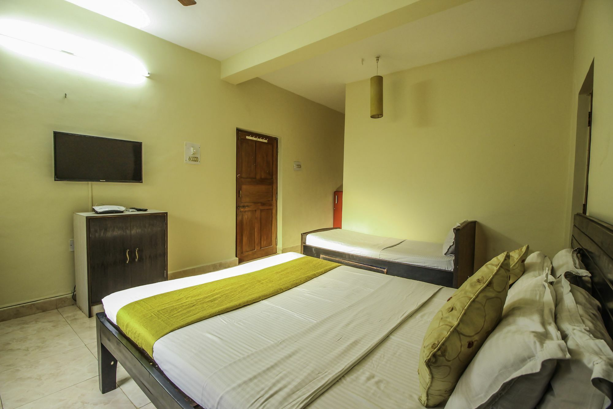 Oyo 10203 Bright 2bhk *